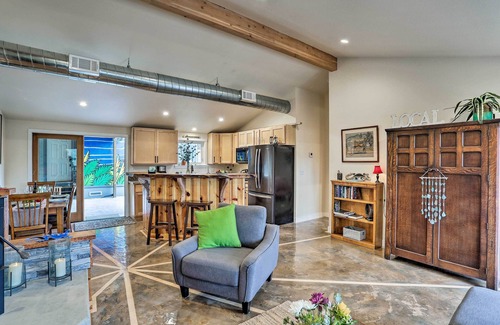 Blue Lake Casa | ¡NUEVO! Área de Arcata Inicio con patio, 10 millas a la costa