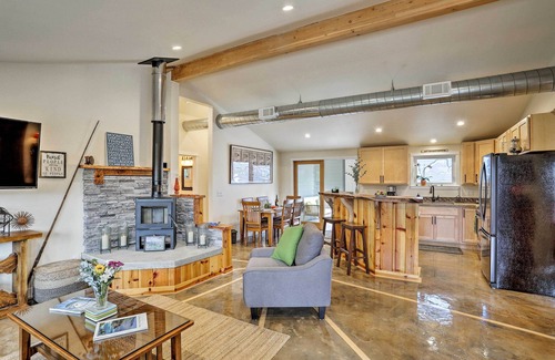 Blue Lake Casa | ¡NUEVO! Área de Arcata Inicio con patio, 10 millas a la costa