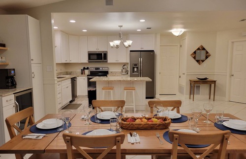 Gulf Breeze Casa | Coastal Stay ~ Hot Tub, Minutes to Beach, Bay Access
