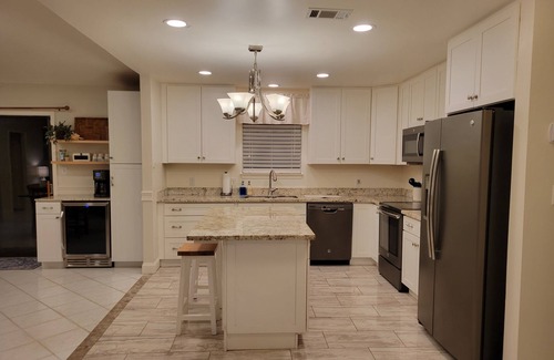 Gulf Breeze Casa | Coastal Stay ~ Hot Tub, Minutes to Beach, Bay Access