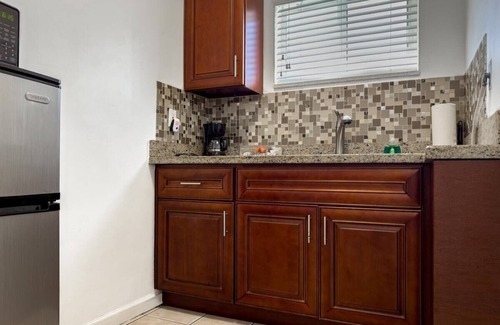 North Beach Apartamento | Coastal Studio by Hollywood Beach Boardwalk