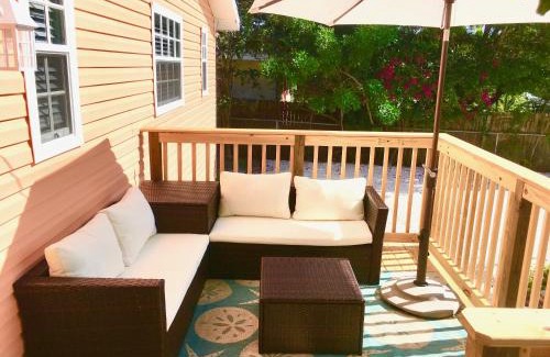 Central Naples Apartamento | Coastal Studio Escape!