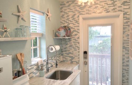 Central Naples Apartamento | Coastal Studio Escape!
