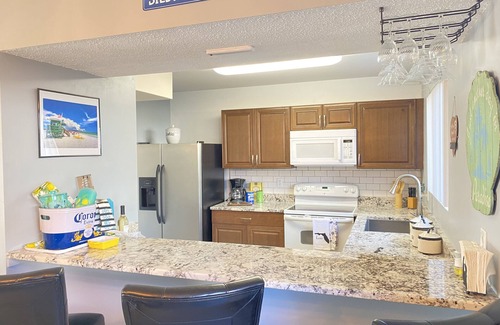 South Gate Ridge Casa | Remodeled Coastal home 6 miles from Siesta Key