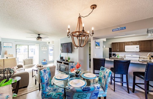 South Gate Ridge Casa | Remodeled Coastal home 6 miles from Siesta Key