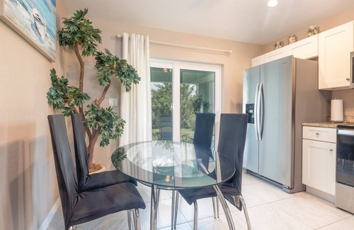 Englewood East Casa | COASTAL! Tropical Oasis Home 2 Near Golf & Beaches