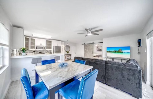 Coral Ridge Apartamento | Coastal unit! .5 miles to Beach!