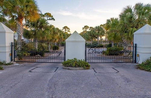 Dauphin Island Casa | Coastal Vibe for 12 : Ocean V: Bikes: Pet Friendly: Amenities: Comfort & Style