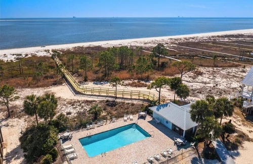 Dauphin Island Casa | Coastal Vibe for 12 : Ocean V: Bikes: Pet Friendly: Amenities: Comfort & Style