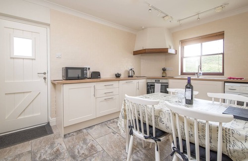 Porthgain Cabaña | Coastal View, Holiday Cottage Porthgain, Sleeps 4, 2 bedrooms, bathrooms