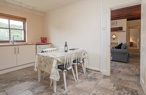 Porthgain Cabaña | Coastal View, Holiday Cottage Porthgain, Sleeps 4, 2 bedrooms, bathrooms