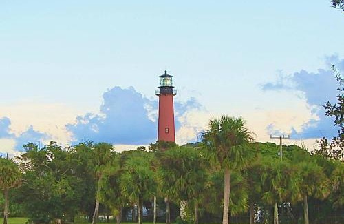 Tequesta Casa | Coastal Village Retreat