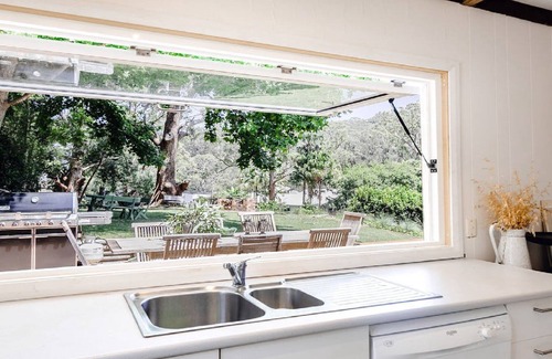 Killcare Heights Casa | Coastal vintage cottage brimming with character and charm just moments to beaches, bay and cafes.