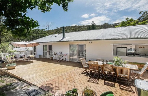 Killcare Casa | Coastal Vintage Cottage Brimming With Character and Charm Just Moments To Beaches, Bay and Cafes