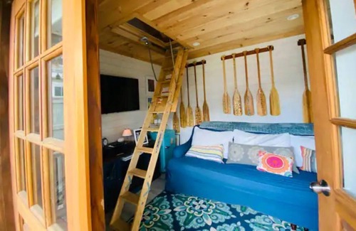 Barrington Casa | Coastal Waterview, BunkHouse, Hot Tub and Raft!