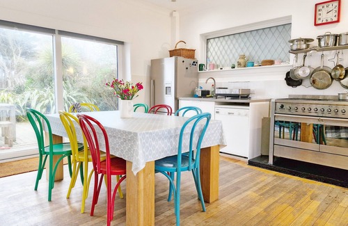 East Wittering Cabaña | Coastal - Wittering - an annexe that sleeps 6 guests in 3 bedrooms