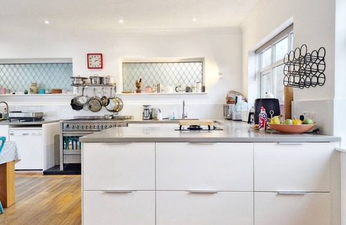 East Wittering Cabaña | Coastal - Wittering - an annexe that sleeps 6 guests in 3 bedrooms