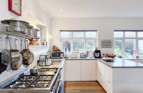 East Wittering Cabaña | Coastal - Wittering - an annexe that sleeps 6 guests in 3 bedrooms