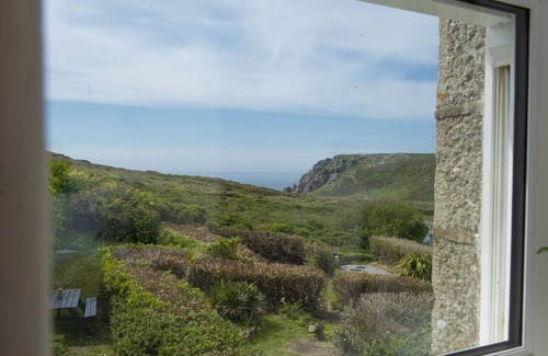 Porthgwarra Cabaña | Coastguard Cottage - a hidden gem with a stunning view