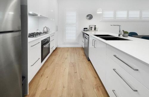 Shellharbour Casa | Coastline Cove - Modern Townhome Oasis