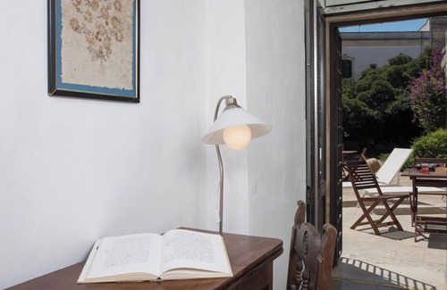 Casamassella Apartamento | Habitación Emblema entrada independiente con acceso al parque y piscina