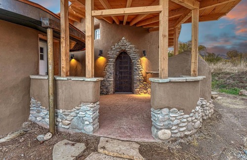 Paonia Cabaña | Cob Cottage Getaway