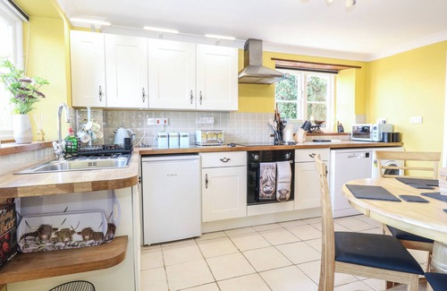 Great Ryburgh Cabaña | COBBLE COTTAGE, pet friendly, with open fire in Great Ryburgh