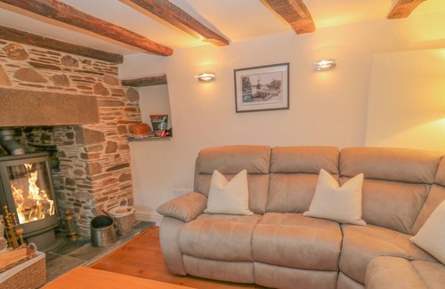 Callington Cabaña | COBBLEDICKS COTTAGE, pet friendly, with open fire in Callington