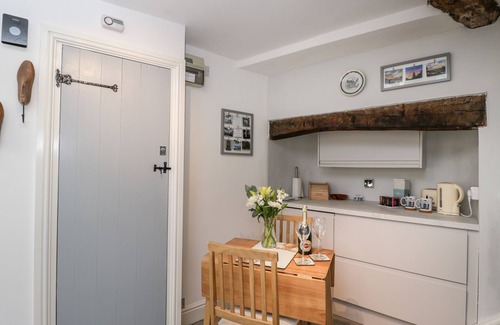 Upton upon Severn Casa | COBBLERS COTTAGE, romantic in Upton Upon Severn