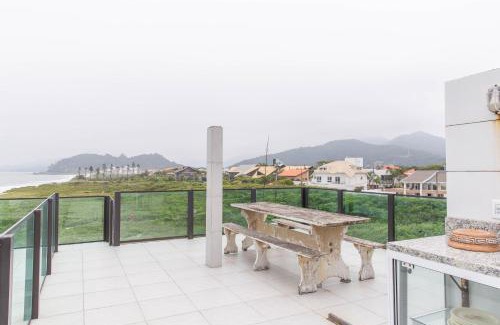 Morro das Pedras Apartamento | Cobertura com churrasqueira frente mar!