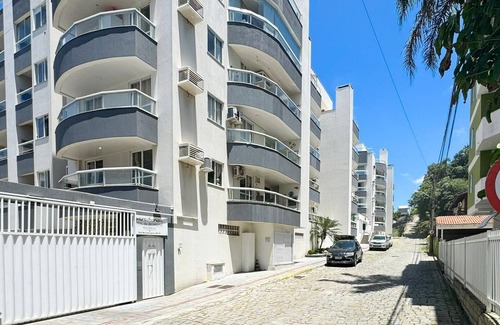 Bombas Casa | Cobertura com Piscina na praia de Bombas