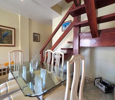 Cabo Frio Apartamento | Cobertura com piscina no bairro mais charmoso de Cabo Frio, 400mts da praia do Forte