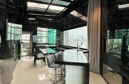 Barra Sul Apartamento | Cobertura Duplex com Piscina, Vista Mar e Hidro
