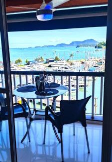 Marinas Apartamento | Cobertura frente mar , um andar , na Marina Piratas com estacionamento gratuito