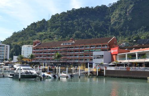 Marinas Apartamento | Cobertura frente mar , um andar , na Marina Piratas com estacionamento gratuito