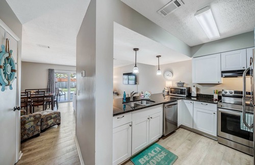 Bel Air Casa | Cobia St Townhome w/Fenced Yard! Steps to the Beach! FREE Daily Golf & Tix!