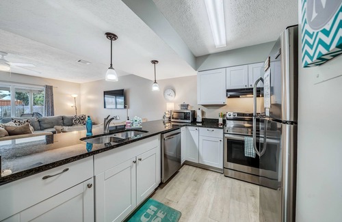 Bel Air Casa | Cobia St Townhome w/Fenced Yard! Steps to the Beach! FREE Daily Golf & Tix!