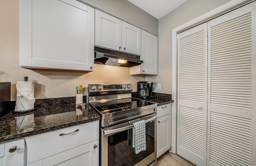 Bel Air Casa | Cobia St Townhome w/Fenced Yard! Steps to the Beach! FREE Daily Golf & Tix!