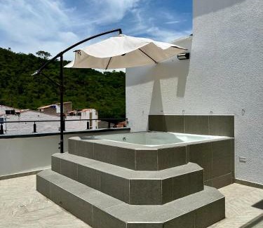 San Gil Apartamento | Cocina full, parqueadero y acceso a jacuzzi y bbq