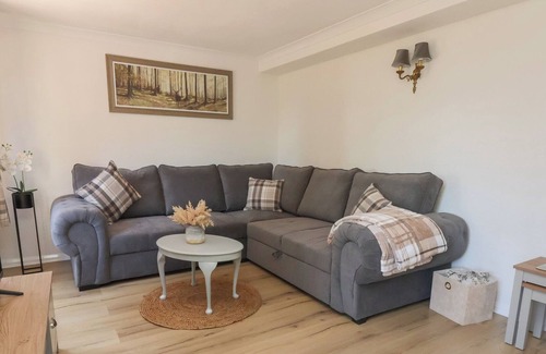 Overton-on-dee Cabaña | COCK BANK COTTAGE, pet friendly, with a garden in Bangor-On-Dee