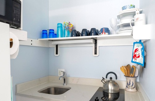 South Chatham Casa | Cockle Cottage - Renovated Chatham Cape House .9 Miles from Beach