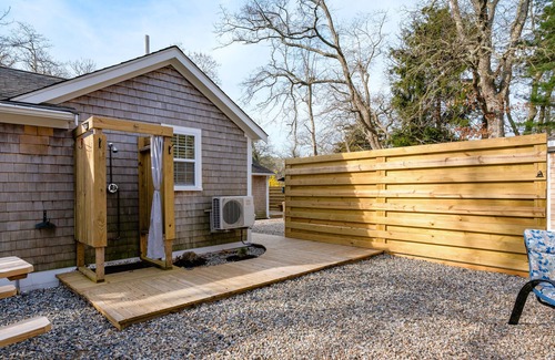 South Chatham Casa | Cockle Cottage - Renovated Chatham Cape House .9 Miles from Beach