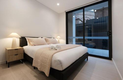 Burwood Apartamento | 'CoCo' 2-BR Apt in the heart of Burwood with free parking