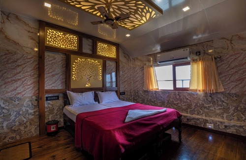 Alappuzha Hotel | Coco HouseBoat