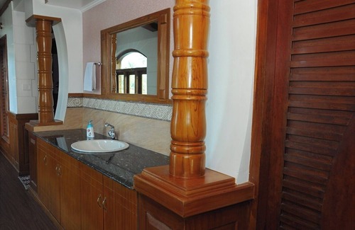 Alappuzha Hotel | Coco HouseBoat