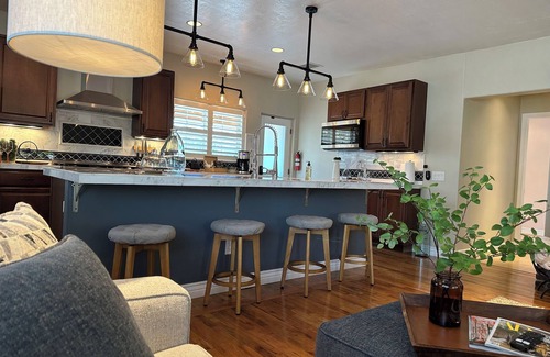 Cottonwood Casa | Coco's Cottage: Cozy 2-bedroom house in peaceful Cottonwood with WiFi, AC