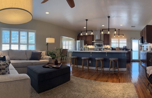 Cottonwood Casa | Coco's Cottage: Cozy 2-bedroom house in peaceful Cottonwood with WiFi, AC