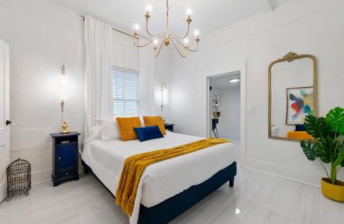 Lincolnville Casa | Coco's Cozy Cabana - Hot Tub Walk to Downtown