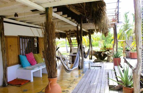 San Bernardo del Viento Casa | Coco y arena cabaña frente al mar, lejos del turismo y cerca a los manglares