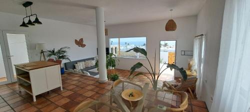 Los Cocoteros Casa | CocoMar I - Private heated pool with sea views